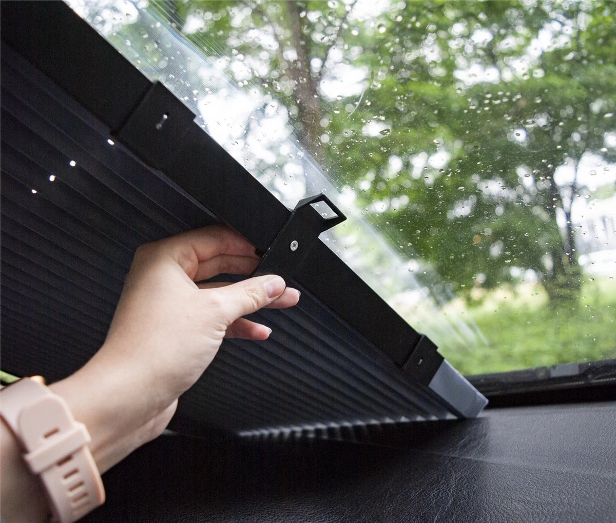 Zonnescherm Auto - Zonwering - Voorruit - UV Protectie - Oprolbaar - Rolgordijn - Rheme 11 Zonnescherm Auto - Zonwering - Voorruit - UV Protectie - Oprolbaar - Rolgordijn - Rheme - Afbeelding 11