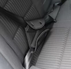 Merkloos Auto Gordel Beschermer - Gordelhoes - Autogordel Bescherming - Gordelbeschermer - Nekbeschermer Kind - Gordelbeschermhoes - Nekkussen / Neksteun -Kinderwagens Kortingswinkel 1200x1155 3