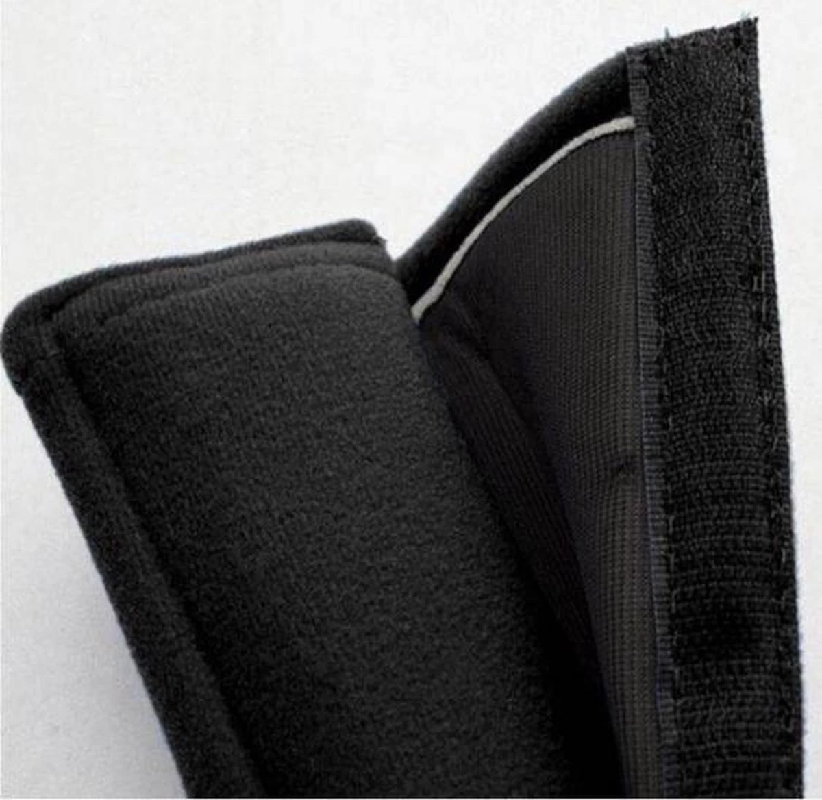 Merkloos Gordelbeschermer - Gordelhoes - Gordelbeschermhoes - Extra Zacht Gordelkussen Voor Kinderen - Gordelhoezen - Zwart 1st 3 Merkloos Gordelbeschermer - Gordelhoes - Gordelbeschermhoes - Extra Zacht Gordelkussen Voor Kinderen - Gordelhoezen - Zwart 1st - Afbeelding 3