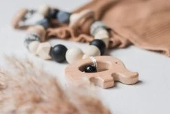 Wagenspanner Olifant - Musthave 2021 - Baby Wagenspanner Hout - Vrolijke Kinderwagenspanner - Eenvoudig Te Bevestigen - Kraamcadeau Voor Jongens En Meisjes - Baby Cadeau -Kinderwagens Kortingswinkel 1200x800 17