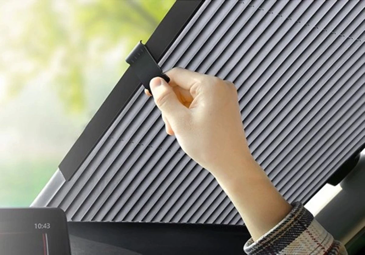 Zonnescherm Auto - Zonwering - Voorruit - UV Protectie - Oprolbaar - Rolgordijn - Rheme 3 Zonnescherm Auto - Zonwering - Voorruit - UV Protectie - Oprolbaar - Rolgordijn - Rheme - Afbeelding 3