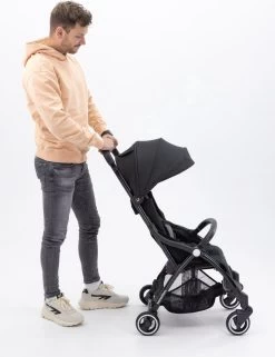 Hamilton By Yoop X1 Plus Buggy – Nieuw, Hoger, Uitgebreider 2023 Model – Premium Stroller Met One Hand Folding Technologie – Zwart – Lichte, Verstelbare En Wendbare Kinderwagen Met Vele Gemakken -Kinderwagens Kortingswinkel 924x1200 2