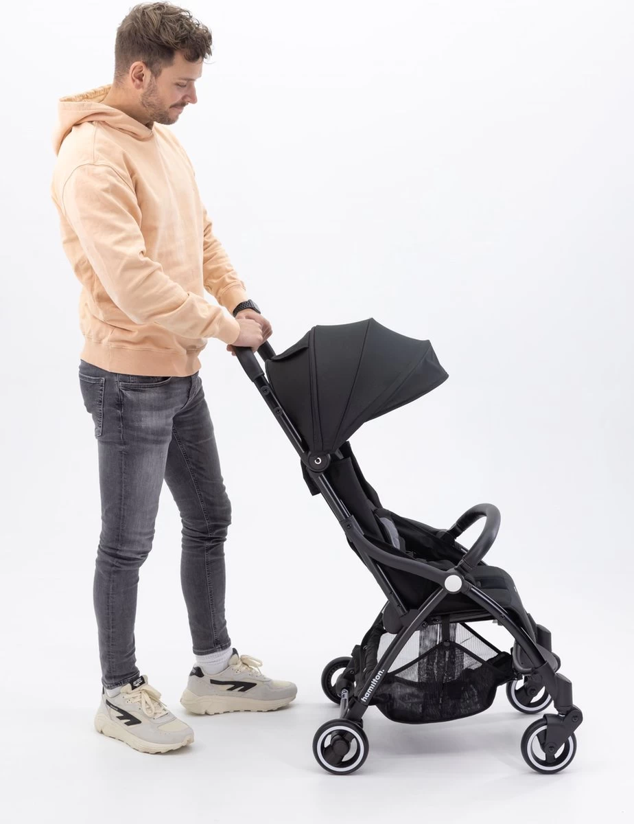 Hamilton By Yoop X1 Plus Buggy – Nieuw, Hoger, Uitgebreider 2023 Model – Premium Stroller Met One Hand Folding Technologie – Zwart – Lichte, Verstelbare En Wendbare Kinderwagen Met Vele Gemakken 10 Hamilton By Yoop X1 Plus Buggy – Nieuw, Hoger, Uitgebreider 2023 Model – Premium Stroller Met One Hand Folding Technologie – Zwart – Lichte, Verstelbare En Wendbare Kinderwagen Met Vele Gemakken - Afbeelding 10